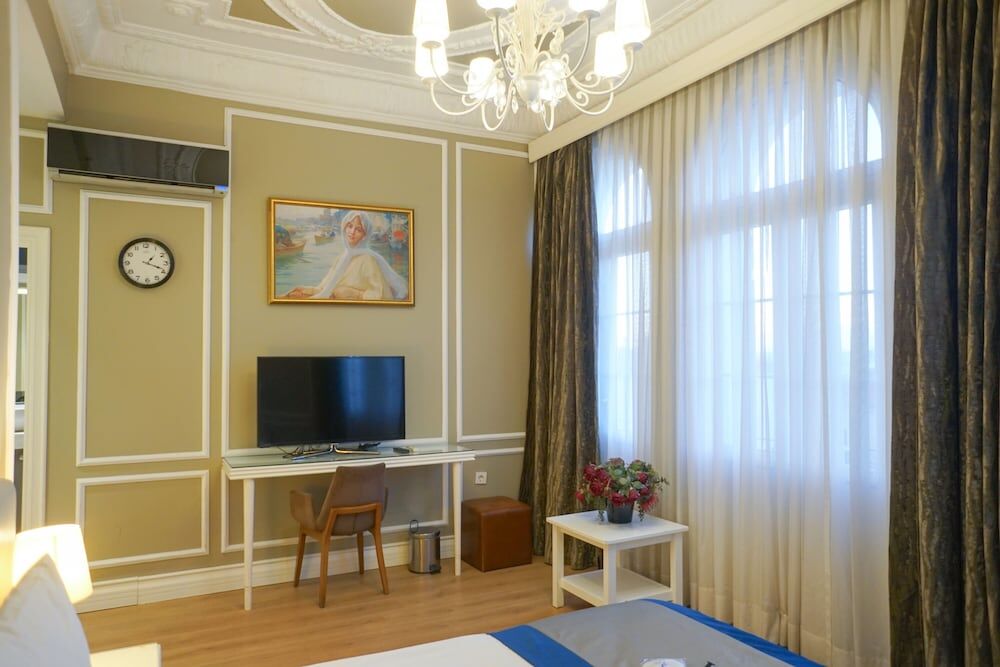Triada Hotel