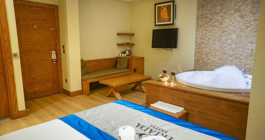 Triada Hotel